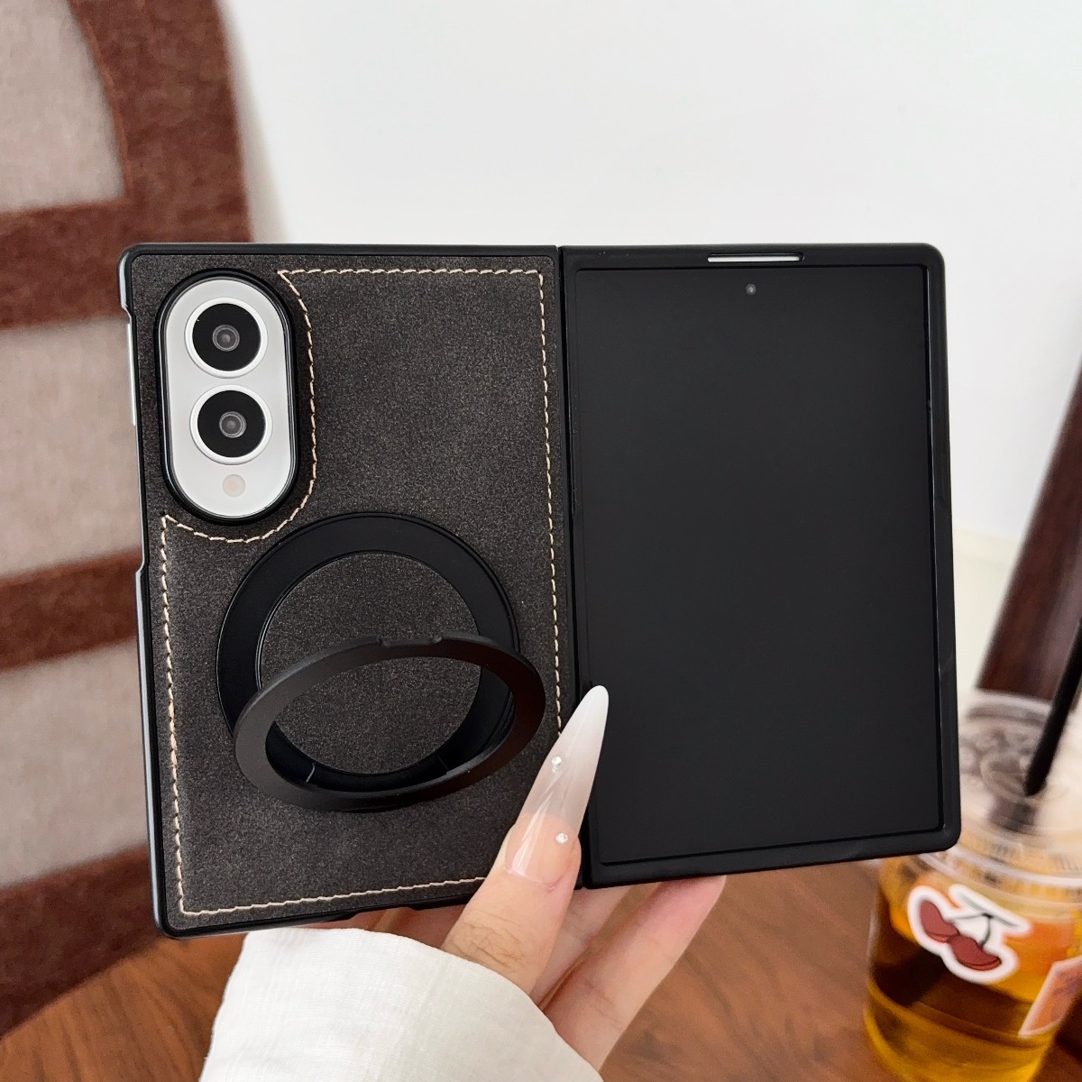 Luxury Sheepskin Leather Phone - Magnetic Charging Stand recension och pris